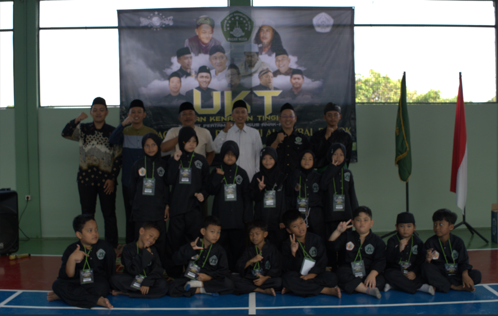 Foto bersama usai UKT Pagar Nusa Al Asybal, Depok